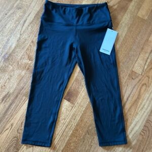 Black Sculpting Capri Legging NWT size small
